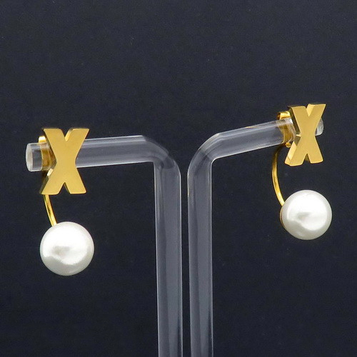 Polkruhové zlaté náušnice s perlou a vyobrazeným písmenom X, ktoré nikto neprehliadne a Vy budete žiariť!