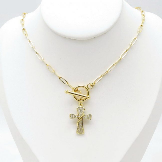 Kríž ako obľúbený dizajn je v tejto podobe veľmi očarujúcim doplnkom k jemnej retiazke, ktorý ocení každá žena s dobrým vkusom