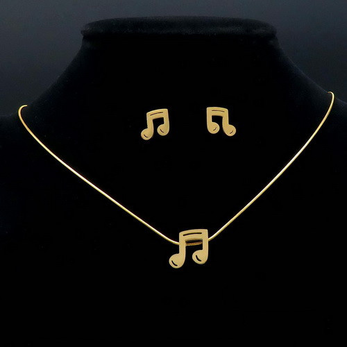Pre hudobnú nadšenkyňu je tu perfektný set, ktorý sa skladá z jemnej retiazky, prívesku v tvare noty a tiež náušníc v tvare noty, pre ženu, ktorá miluje hudbu.
