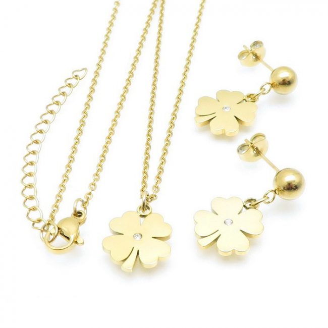 Zlatý set z chirurgickej ocele v tvare štvorlístka, ktorý sa skladá z náušníc, retiazky a prívesku prinesie šťastie každému, kto ho nosí, tak to vyskúšajte!