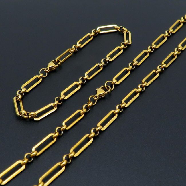 Obľúbený zlatý set retiazky a náramku s veľkými oválnymi očkami z chirurgickej ocele, ktorý pre svoju univerzálnosť je dokonalým doplnkom, lebo s ním skutočne nič nepokazíte iba získate!