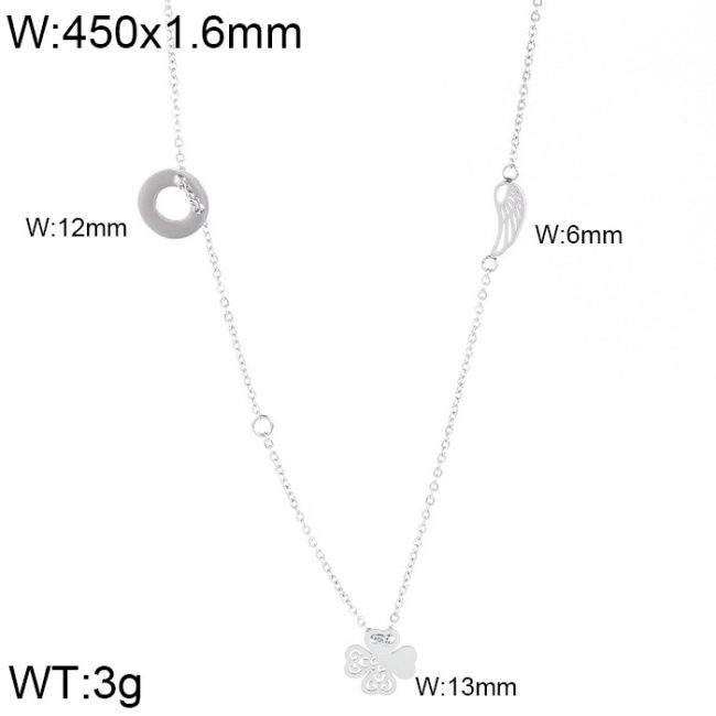 Očarujúca kombinovaná retiazka s príveskami z chirurgickej ocele v striebornom dizajne, ktorá ozdobí Váš dekolt a rozčaruje Váš outfit